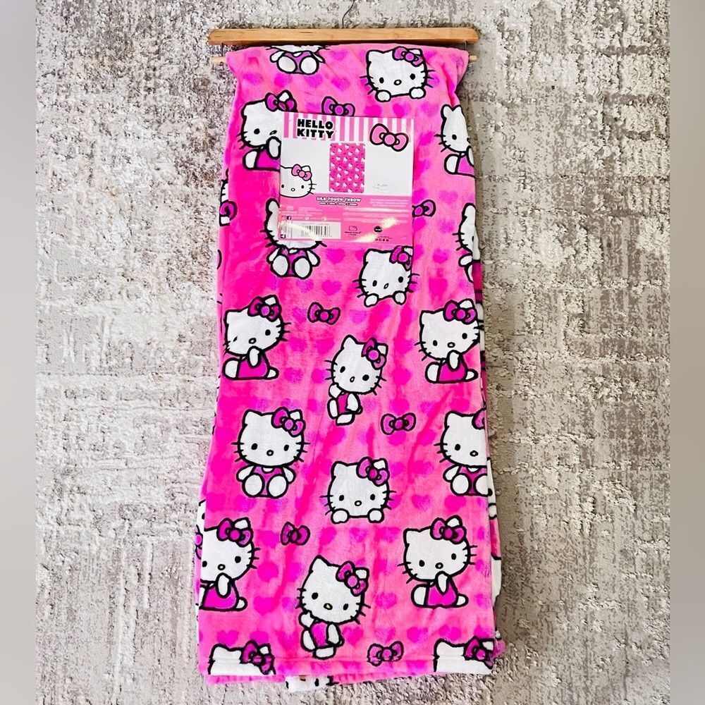 Hello Kitty Throw